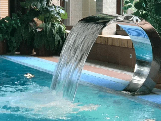Водопад в бассейне АКВАПРО